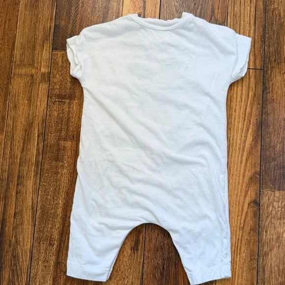 Burberry onsie 6 months - Picture 5 of 7